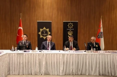 &Ccedil;anakkale&rsquo;de Bakan Yardımcısı &Ccedil;elik&rsquo;in katılımıyla narkotik su&ccedil;larla m&uuml;cadele değerlendirmesi yapıldı
