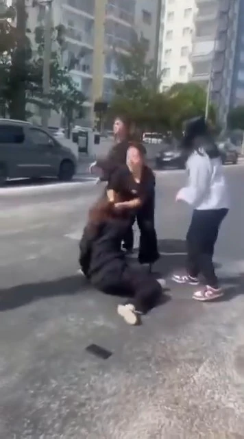 Çanakkale’de bir akran zorbalığı vakası daha: Saçlarından tutup sürükledi
