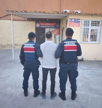&Ccedil;anakkale&rsquo;de &ccedil;eşitli su&ccedil;lardan aranan 18 ş&uuml;pheli tutuklandı
