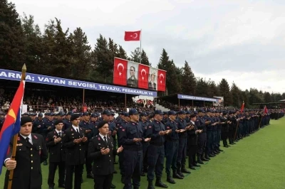 &Ccedil;anakkale&rsquo;de eğitimleri tamamlanan acemi erler yemin etti
