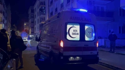 &Ccedil;anakkale&rsquo;de ev yangını: Mahsur kalan kişi kurtarıldı
