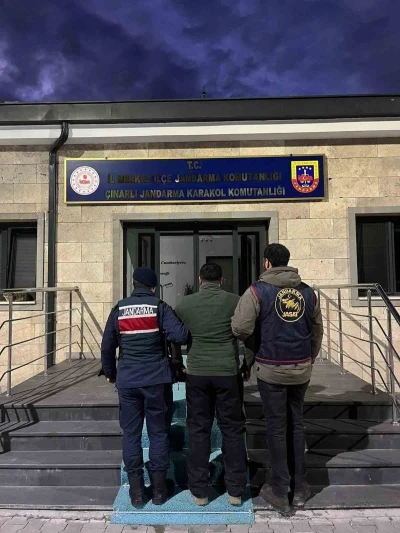 &Ccedil;anakkale&rsquo;de farklı su&ccedil;lardan aranan 5 ş&uuml;pheli tutuklandı
