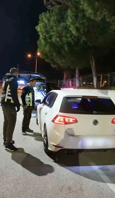 &Ccedil;anakkale&rsquo;de modifiye ara&ccedil;lara ceza: 36 ara&ccedil; trafikten men edildi
