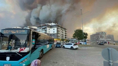 Çanakkale’de orman yangını hastaneye yaklaştı
