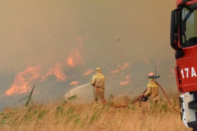 Çanakkale’de orman yangınına 8 uçak, 4 helikopter havadan müdahale ediyor
