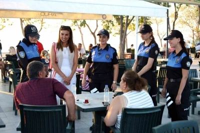 Çanakkale’de polisler ve muhtarlar vatandaşları bilgilendirmek için sahada
