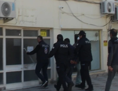 &Ccedil;anakkale&rsquo;de tartıştığı eşini av t&uuml;feğiyle &ouml;ld&uuml;ren adam tutuklandı
