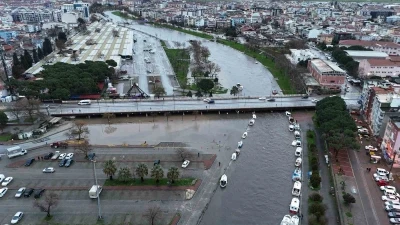 &Ccedil;anakkale&rsquo;de taşan Sarı&ccedil;ay dron ile g&ouml;r&uuml;nt&uuml;lendi
