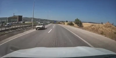 &Ccedil;anakkale&rsquo;de ters y&ouml;nde giden s&uuml;r&uuml;c&uuml; kazaya davetiye &ccedil;ıkarttı
