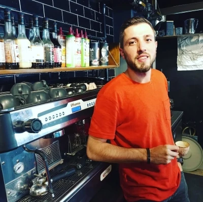 &Ccedil;anakkale&rsquo;de tıra &ccedil;arpan otomobilin s&uuml;r&uuml;c&uuml;s&uuml; hayatını kaybetti
