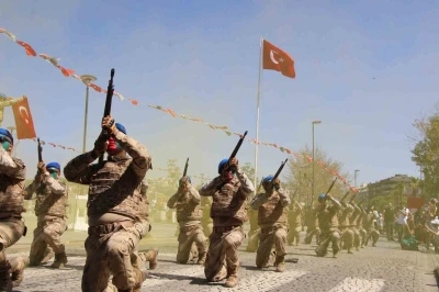 Çanakkale’de Zafer Bayramının 103’üncü yıl dönümü coşkuyla kutandı
