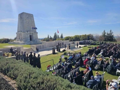 &Ccedil;anakkale Kara Savaşları&rsquo;nda hayatını kaybedenler &rsquo;Yalnız &Ccedil;am&rsquo;da anıldı
