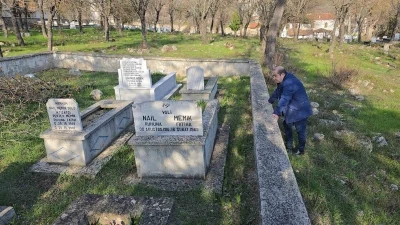 &Ccedil;anakkale&rsquo;nin "gizli kahramanı": Nail Memik&rsquo;in izini k&ouml;y&uuml;nde anlattı
