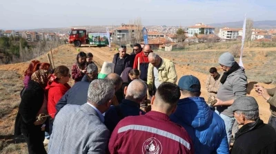 &Ccedil;anakkale şehitleri i&ccedil;in 438 fidan toprakla buluştu
