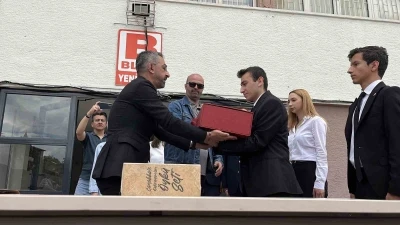 &Ccedil;anakkale Şehitliğinde dalgalanan bayrak, Konya&rsquo;nın tarihi lisesinde
