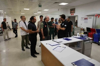 Çanakkale Valisi Toraman, devlet hastanesinde incelemelerde bulundu
