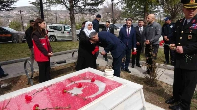 &Ccedil;anakkale Zaferi şehitleri Yozgat Şehitliği&rsquo;nde anıldı
