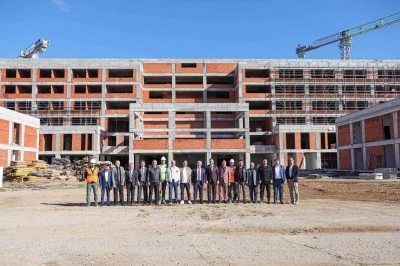 Canbey &quot;Bu eser, Balıkesir’imizin sağlıkta geldiği seviyeyi bir üst noktaya taşıyacak&quot;
