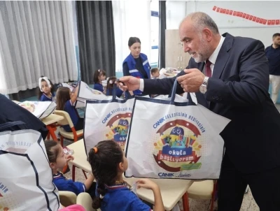 Canik Belediyesi’nden öğrencilere çanta ve kırtasiye desteği

