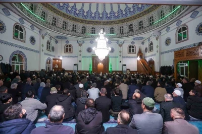 Canik&rsquo;te binler Kadir Gecesi&rsquo;nde ellerini semaya a&ccedil;tı
