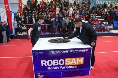 Canik&rsquo;te gen&ccedil;ler robotlarıyla sahneye &ccedil;ıkıyor

