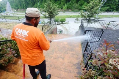 Canik&rsquo;te Kurban Bayramı &ouml;ncesi camiler ve sokaklar temizlendi
