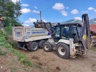 Canik’te merkez ve kırsalda yol çalışması
