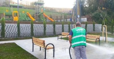 Canik&rsquo;te parklar yaza hazırlanıyor
