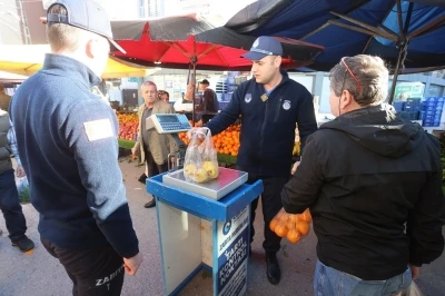 Canik&rsquo;te pazarlarda denetim: Tartıdan tezgaha tam kontrol
