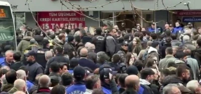 &Ccedil;ankaya Belediye Başkanı G&uuml;ner&rsquo;in a&ccedil;ıklaması sırasında gerginlik
