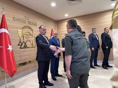 &Ccedil;ankırı&rsquo;da protokol ile kamu personelleri bayramlaştı
