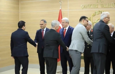 &Ccedil;ankırı&rsquo;da protokol ile vatandaşlar bayramlaştı
