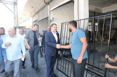 Canpolat, halkla iç içe olmayı sürdürüyor
