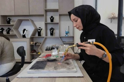 Çapa yapan eller artık gümüşe şekil veriyor
