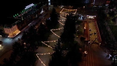 &Ccedil;ark Caddesi Ramazan ayına &ouml;zel led ışıklarla s&uuml;slendi
