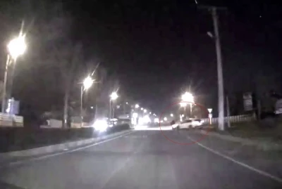 &Ccedil;arptığı motosiklet devrildi, sonra ka&ccedil;tı: O anlar ara&ccedil; kamerasında
