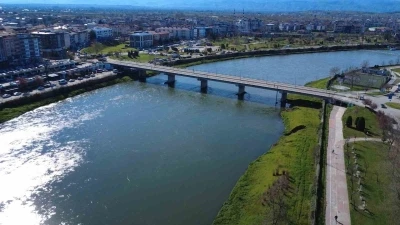 &Ccedil;arşamba Ali Fuat Başgil K&ouml;pr&uuml;s&uuml; trafiğe kapatıldı
