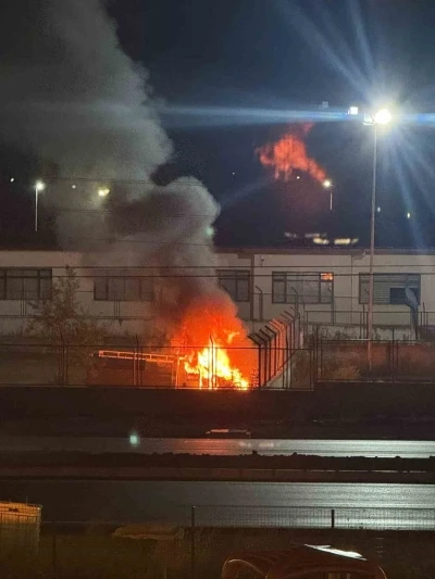 Çarşamba Cezaevi’nde park halindeki kamyonet yandı
