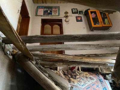 &Ccedil;atak&rsquo;ta 2 katlı evin toprak damı &ccedil;&ouml;kt&uuml;
