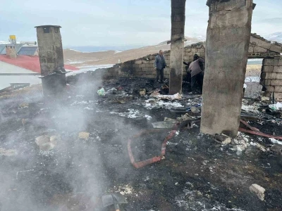 &Ccedil;atak&rsquo;ta &ccedil;atı yangını: 2 kişi dumandan etkilendi
