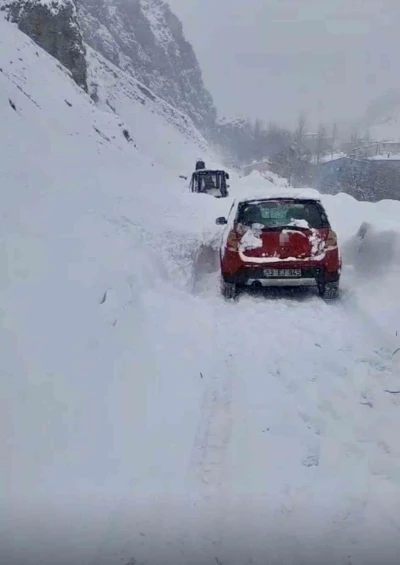 &Ccedil;atak&rsquo;ta &ccedil;ığ d&uuml;şt&uuml;: S&uuml;r&uuml;c&uuml; son anda kurtuldu
