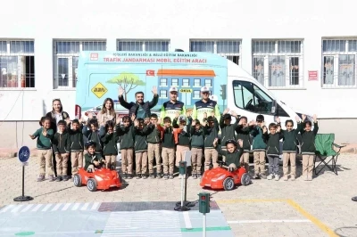 Çatak’ta öğrencilere uygulamalı trafik güvenliği eğitimi
