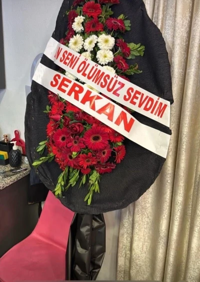&Ccedil;atalca&rsquo;da kocası tarafından &ouml;ld&uuml;r&uuml;len kadın son yolculuğuna uğurlandı
