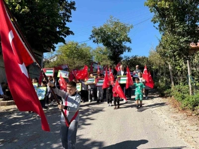 Çatalpınar’da minik yüreklerden Filistin’e barış çağrısı
