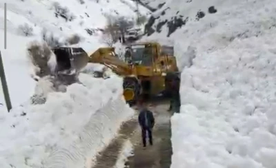 &Ccedil;atbayır Mahallesi yoluna d&uuml;şen &ccedil;ığ temizlendi
