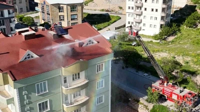 &Ccedil;atı katındaki mutfakta &ccedil;ıkan yangın korkuttu
