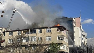 &Ccedil;atı onarımı sırasında yangın &ccedil;ıktı
