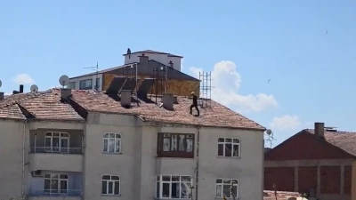 &Ccedil;atıda tehlikeli &ccedil;alışma, kameraya yansıdı
