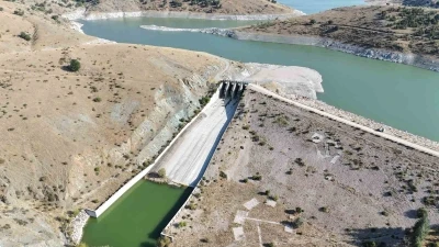 Çatören Barajı’nın gövdesinde dahi su kalmadı

