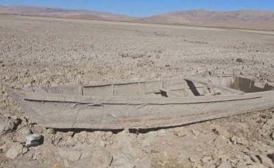 Çavuşçu Gölü kurudu, çatlamış toprağa dönüştü
